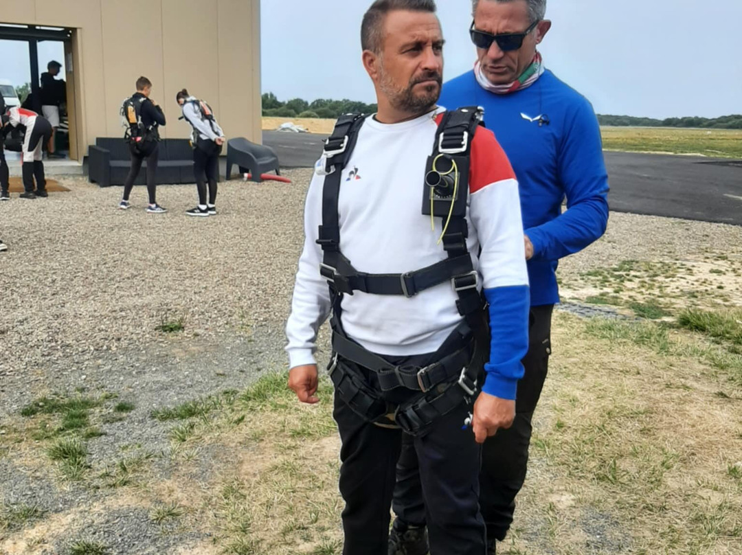 Vendee Evasion Parachutisme-Chateau-d'Olonne必去景点