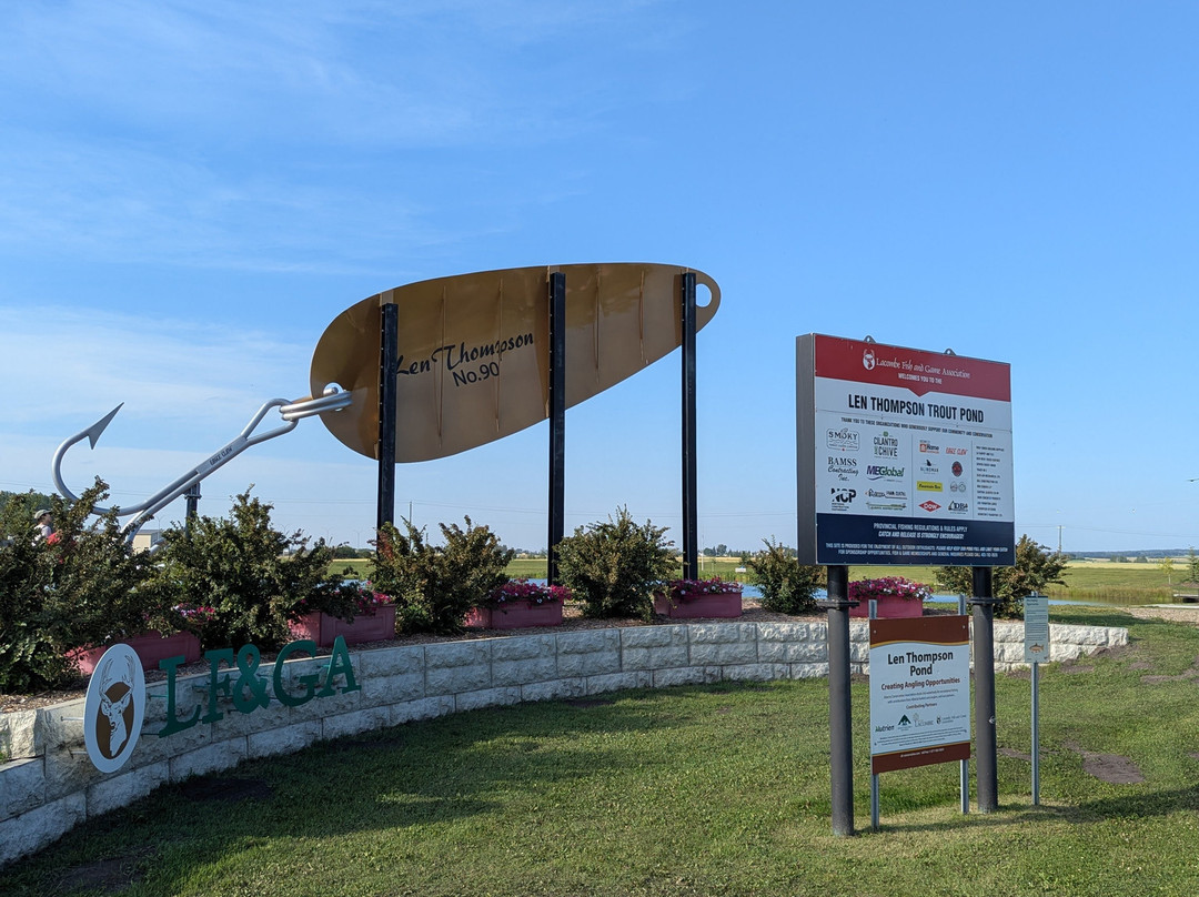 Worlds Largest Fishing Lure-拉孔布必去景点