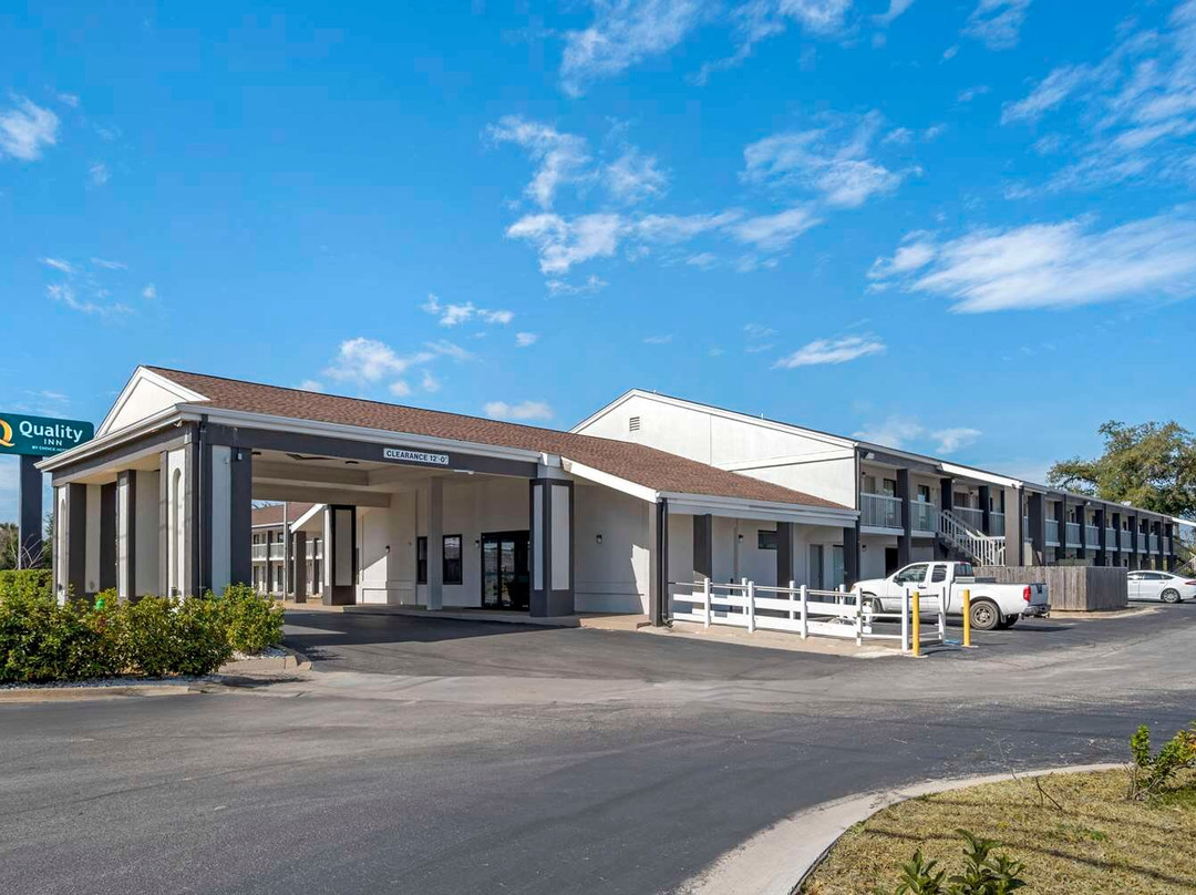 Quality Inn & Conference Center主图