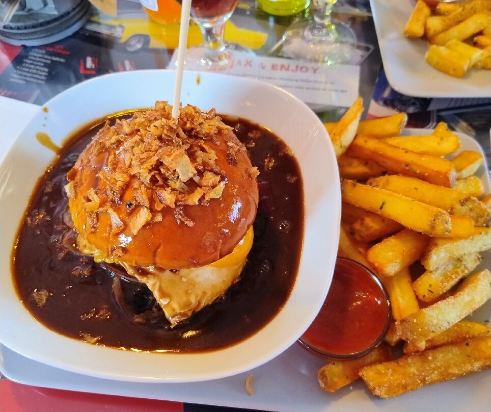 Mustang Sally's Bar/diner