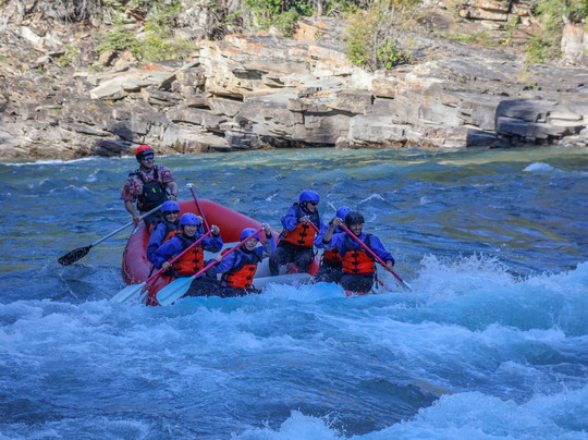 Canadian Rockies Rafting-坎莫尔必去景点
