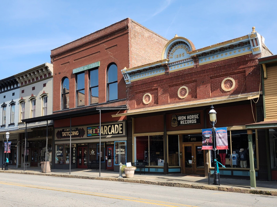 Van Buren Main Street Historic District-Van Buren必去景点