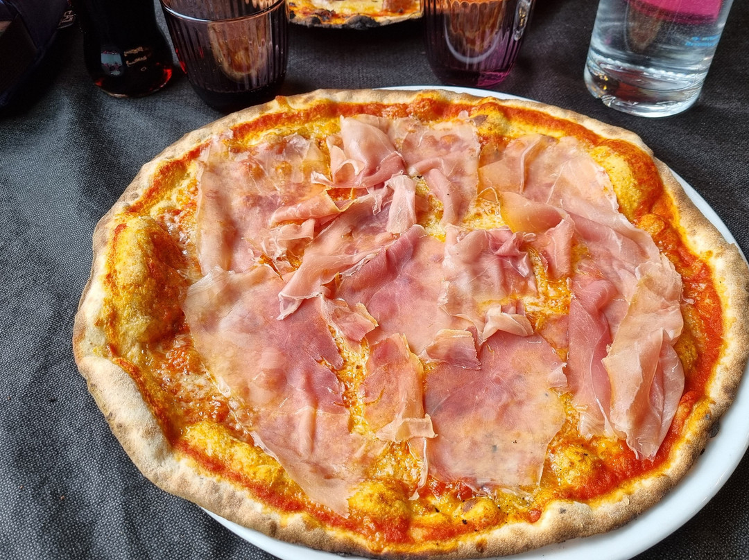 Pizzeria Milanino Con Cucina.