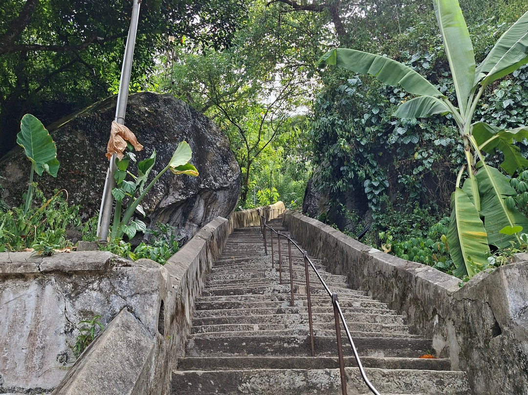 马凯里嘎勒山修道院-唐卡拉必去景点