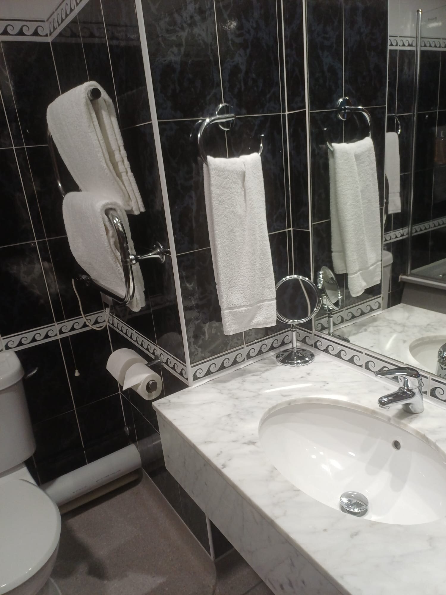 Cedar Court Hotel Harrogate-浴室