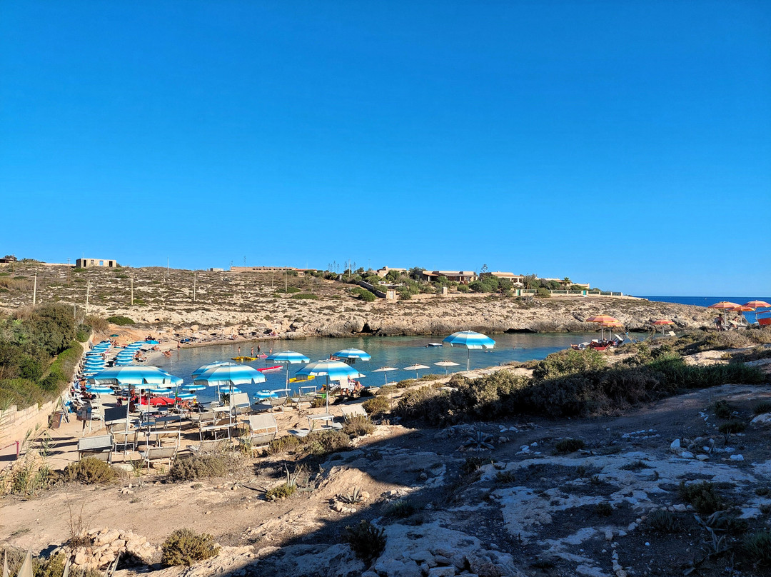 Spiaggia Cala Francese-兰佩杜萨必去景点
