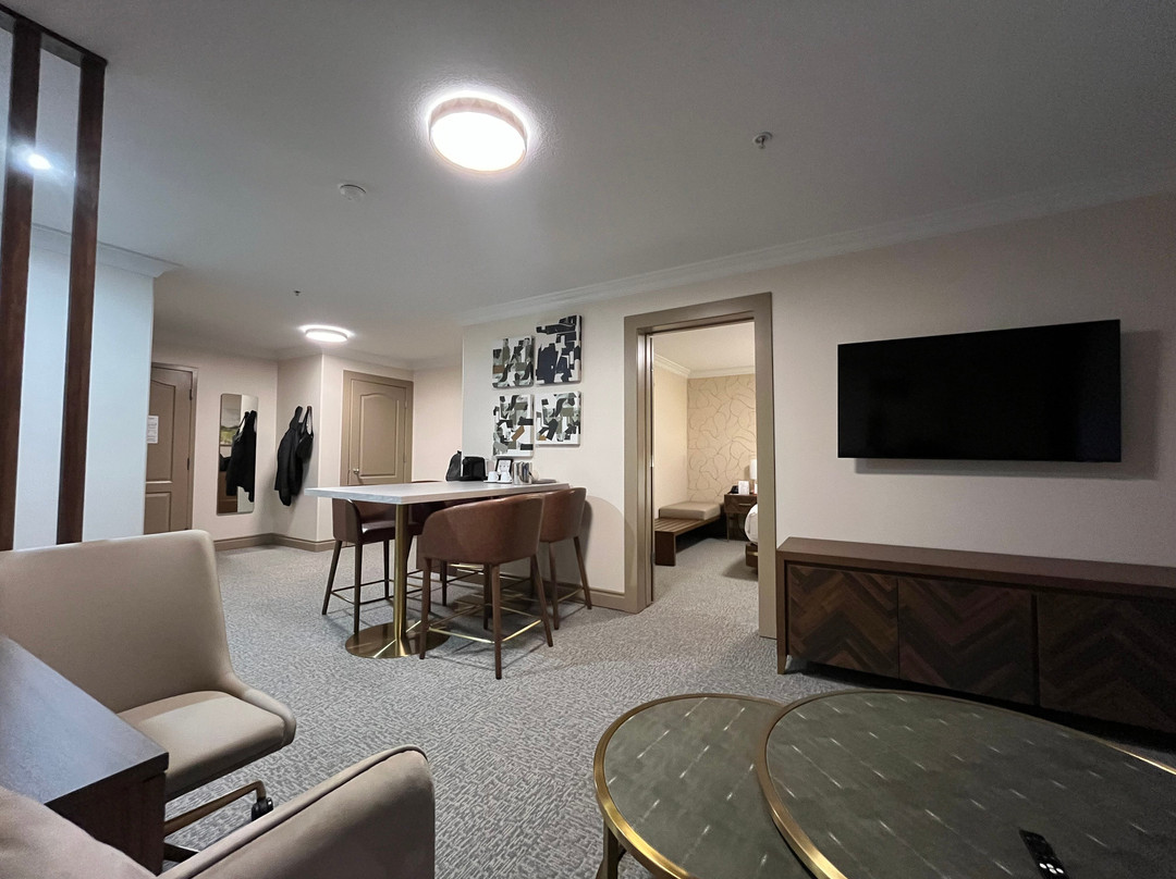 辛顿品质套房酒店主图