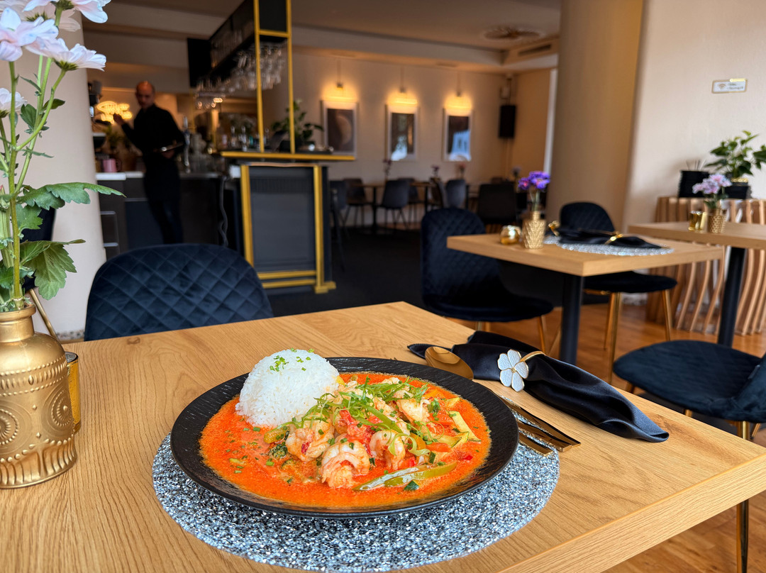 Eclipse Bar & Lounge