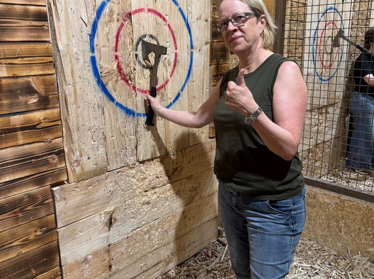 Kiss My Axe Alexandria - Axe Throwing Sydney-悉尼必去景点