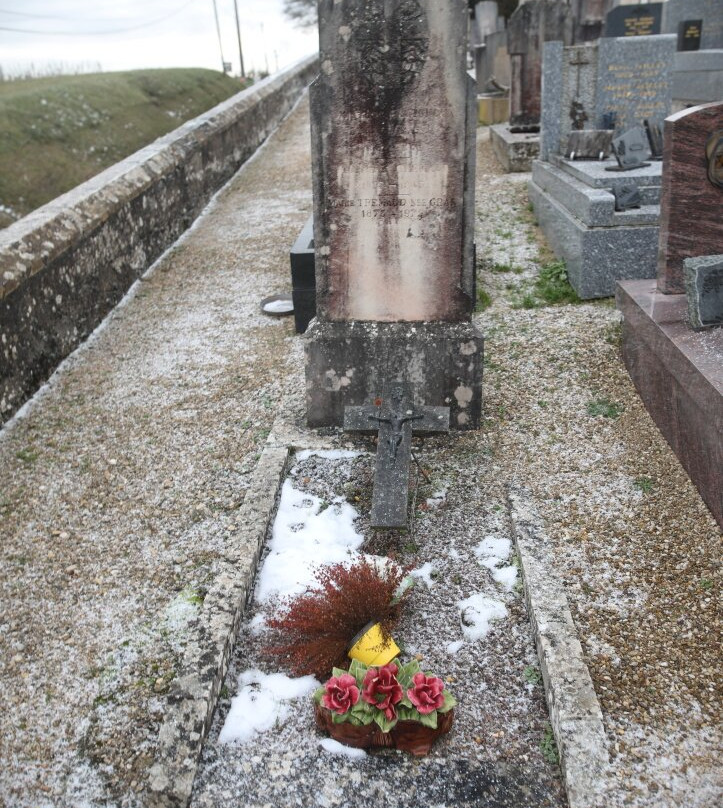 Cimetière de Bissey-sous-Cruchaud-Bissey-sous-Cruchaud必去景点