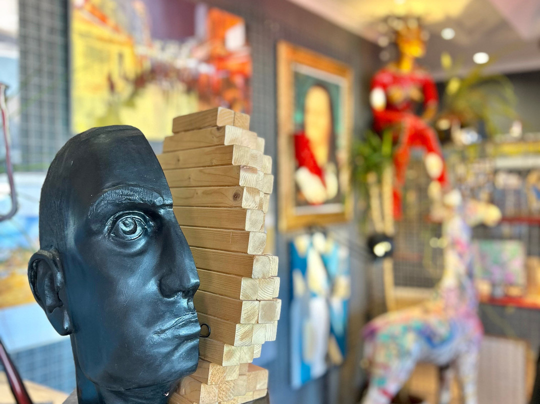 Lady in Red - Galeria de Arte-波尔蒂芒必去景点