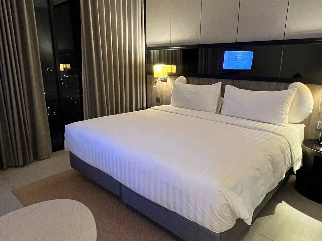 Whiz Luxe Hotel Spazio Surabaya主图
