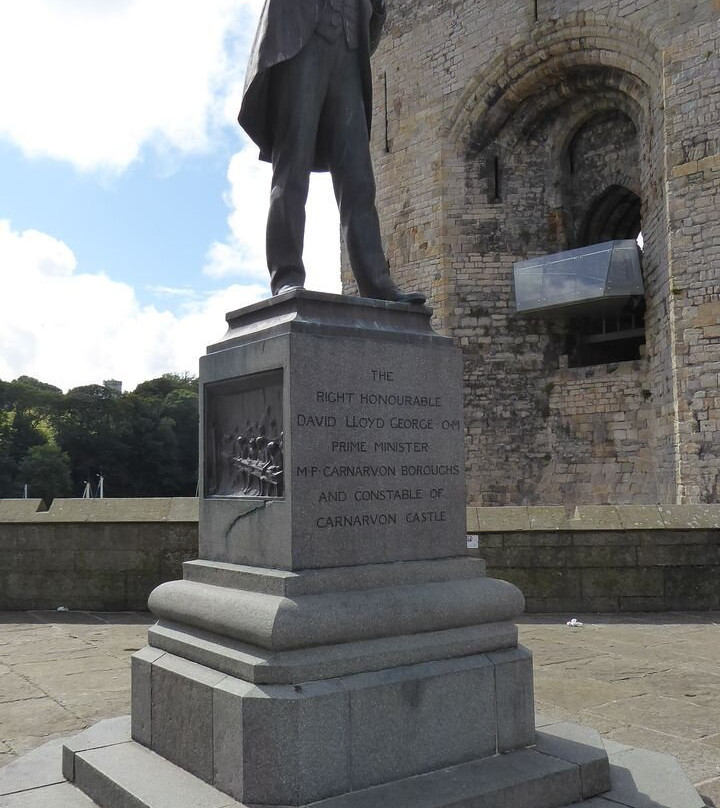 Statue of David Lloyd Geroge-卡那封必去景点
