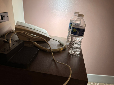 韦斯特伯里希尔顿花园酒店主图