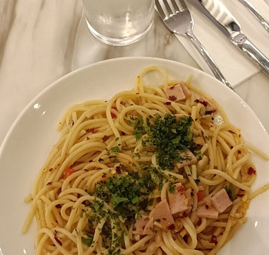 Golden Lounge-雪邦必去景点