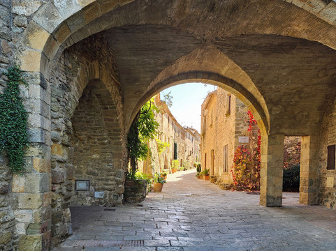 Plaça Major-Monells必去景点