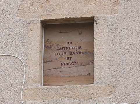 Rue de la cure-Buxy必去景点