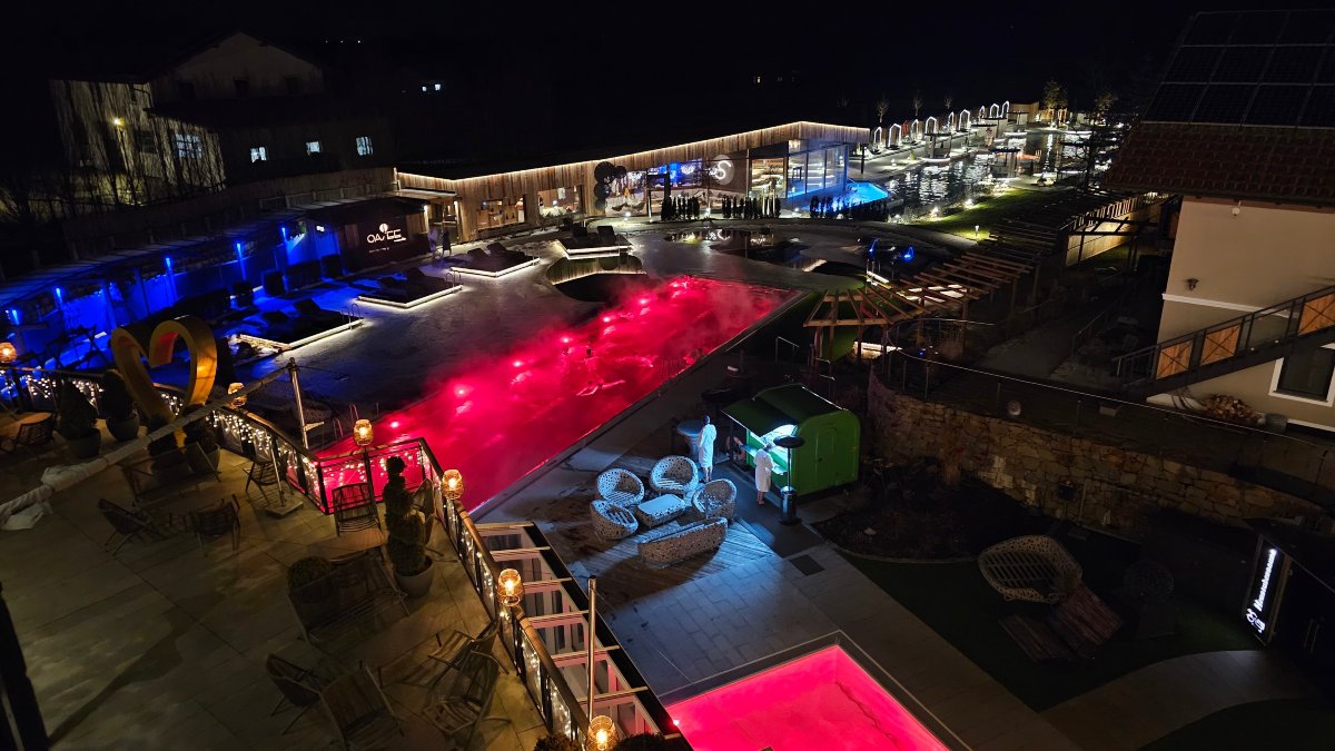 Das Stemp Wellnessresort 4 Sterne Superior-泳池