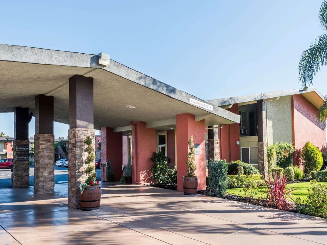 洛迪戴斯套房酒店