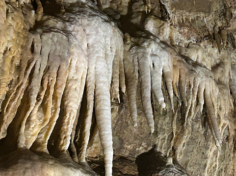 Grottes de Médous-Aste必去景点