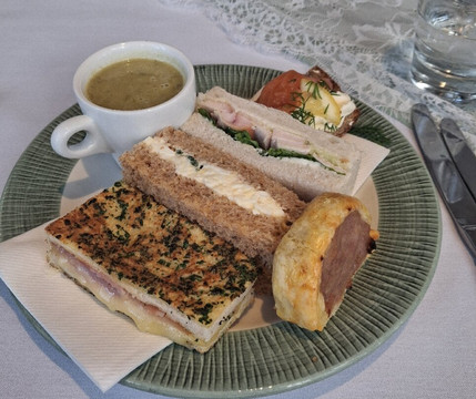 登纳德里花园酒店主图