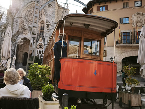 Església de Sant Bartomeu-索耶尔必去景点