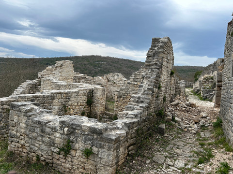 Dvigrad-坎发纳必去景点