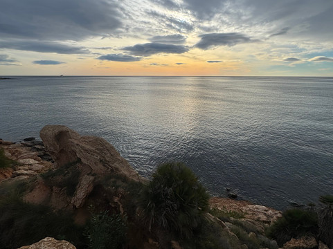 Punta Prima Beach-托雷维耶哈必去景点