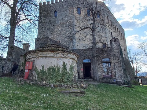 Castello Dal Verme-Zavattarello必去景点