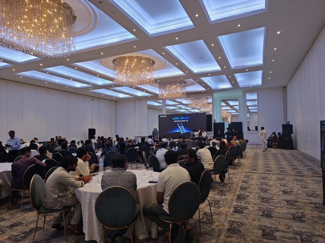 尼莎乔哈尔镇酒店主图