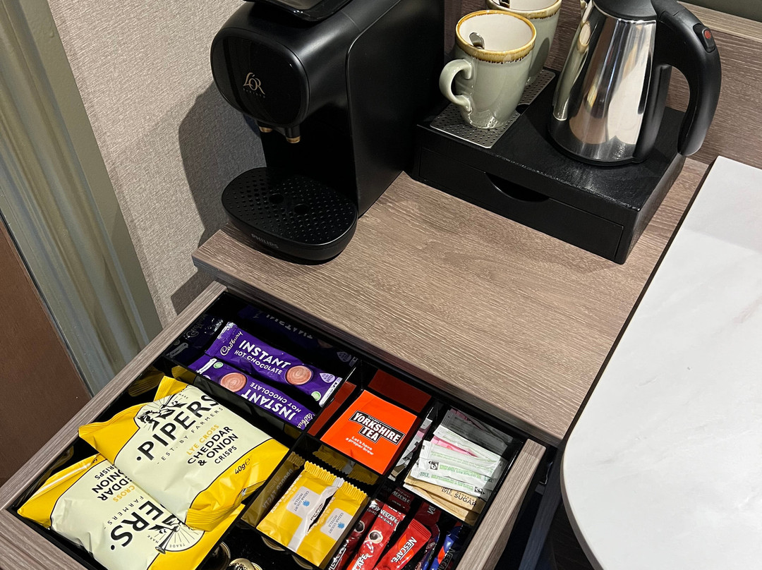 哈罗盖特雪松庭院酒店主图