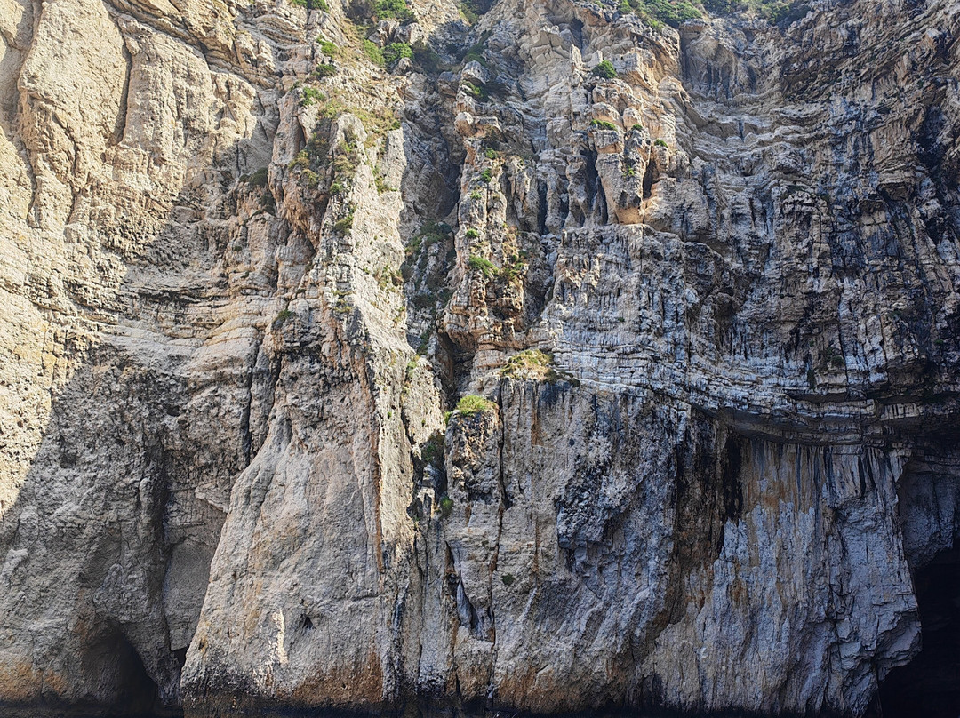 Easybook - Kostas Boat Trips-Agios Georgios必去景点