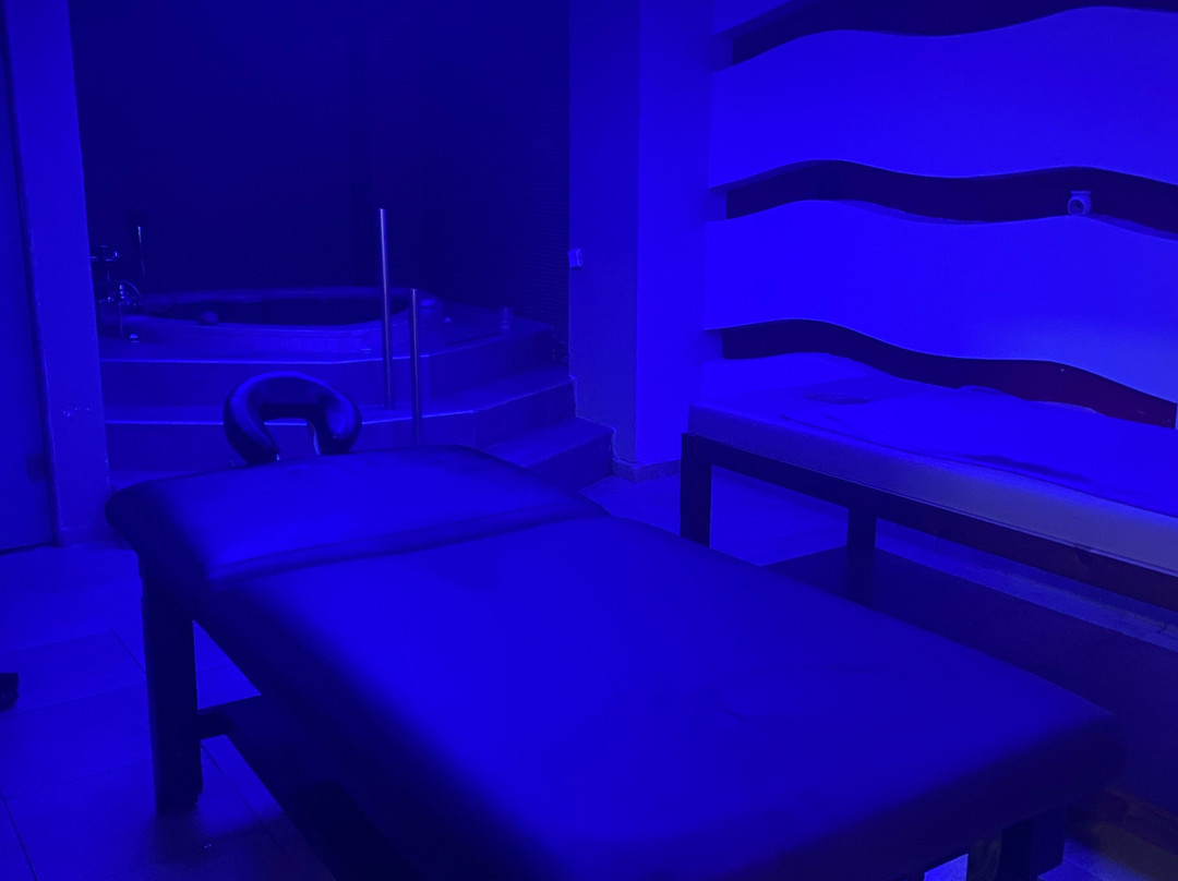 费里昂套房温泉度假酒店主图