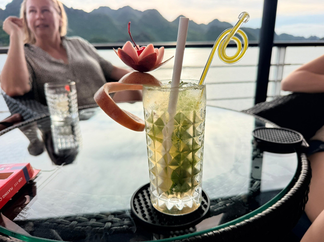 Orchid Cruises-下龙湾必去景点