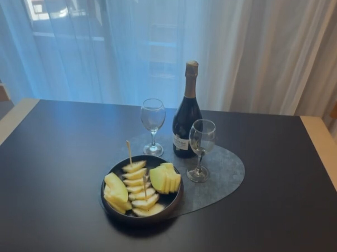 奥斯卡村庄套房酒店主图