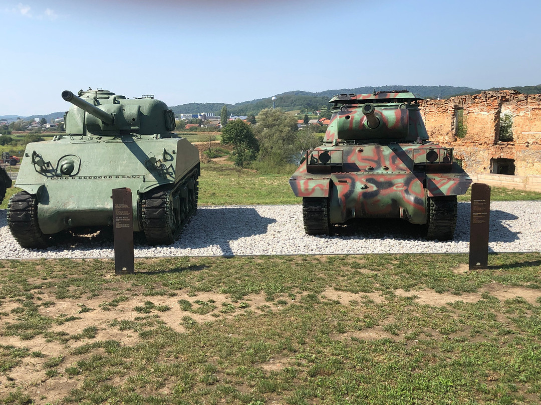 The Museum of Army Collections from the Croatian Homeland War-卡洛瓦克必去景点
