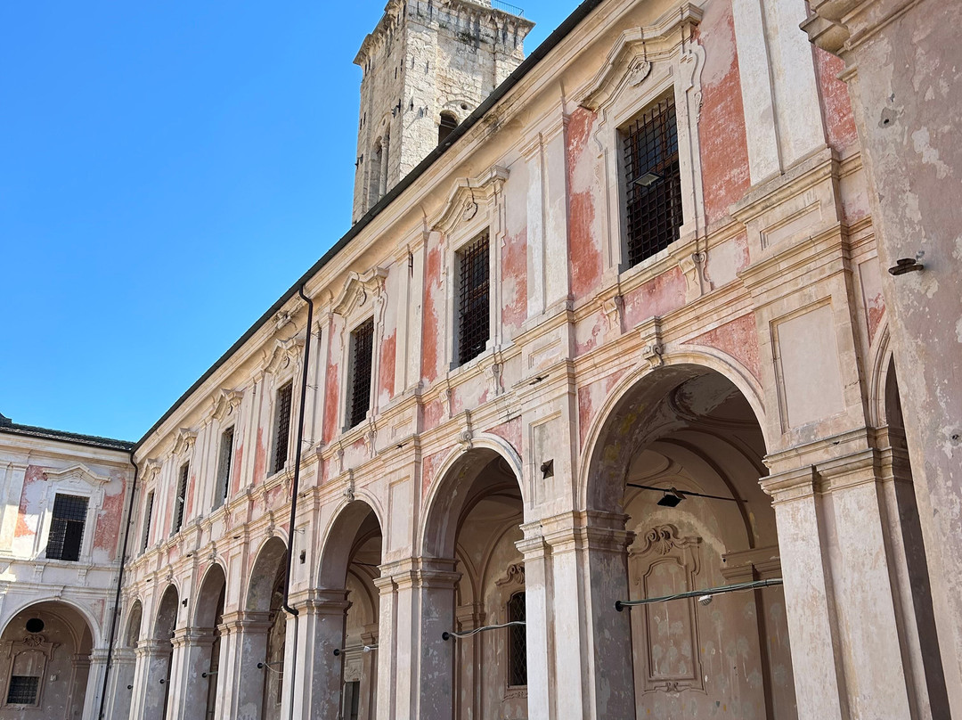 Abbazia di Santo Spirito al Morrone-苏尔莫纳必去景点