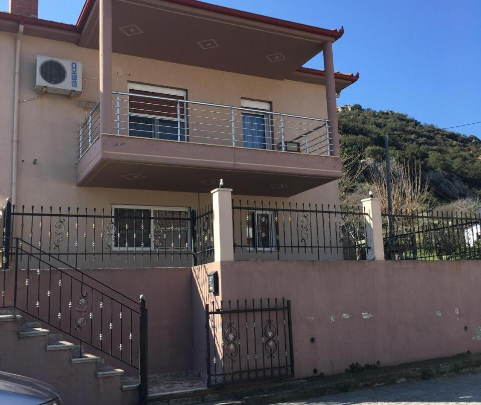 Ploumis House