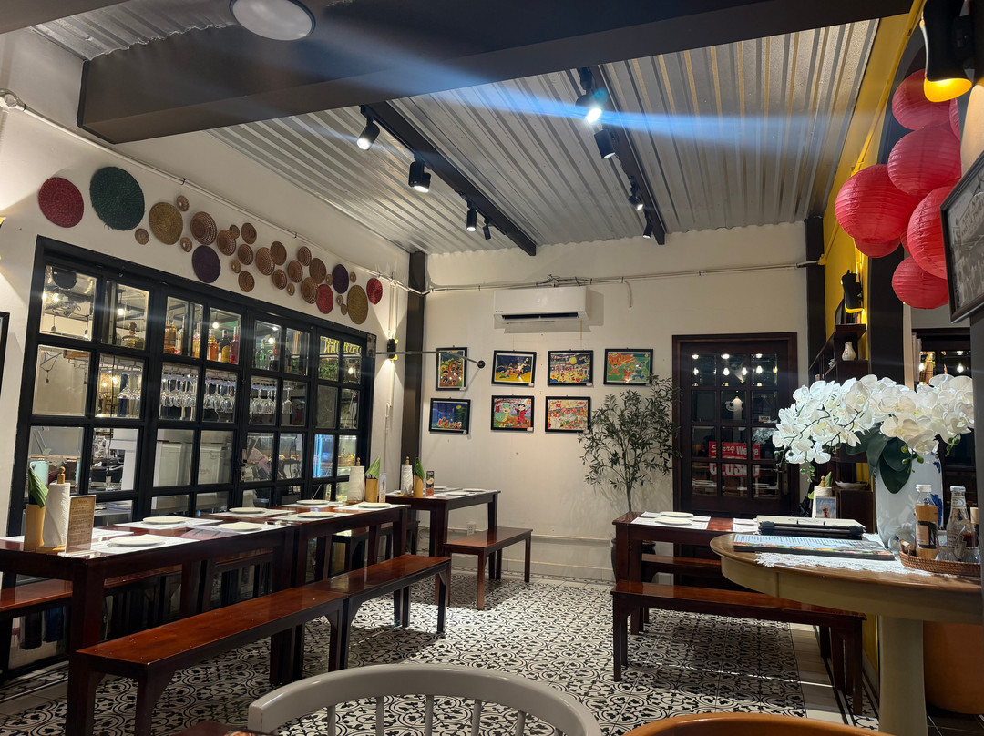 Anna’s Nhà Cuốn Restaurant