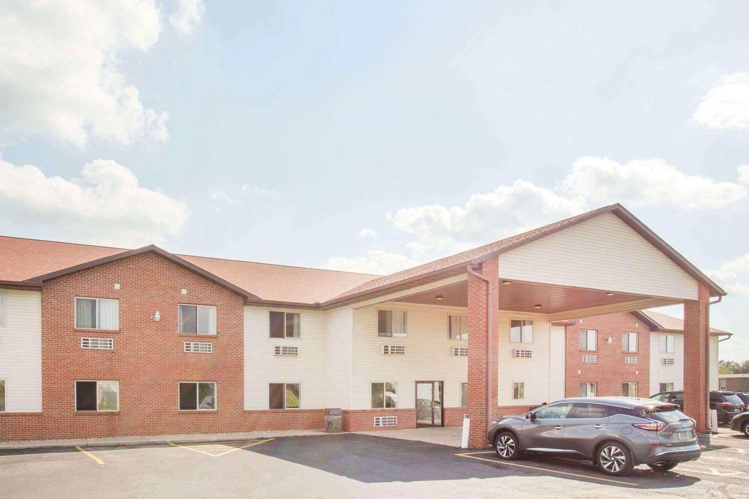Super 8 by Wyndham Monmouth IL-官方