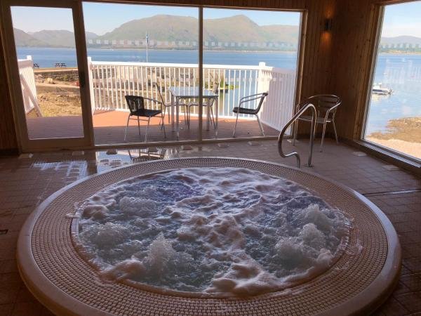 Holly Tree Hotel, Swimming Pool & Hot Tub-官方