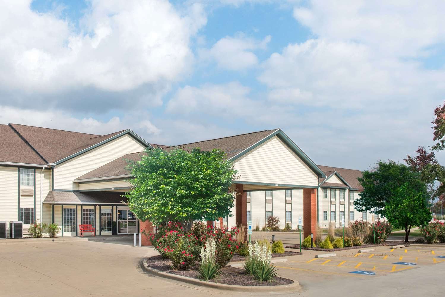 Ramada by Wyndham Springfield North-官方