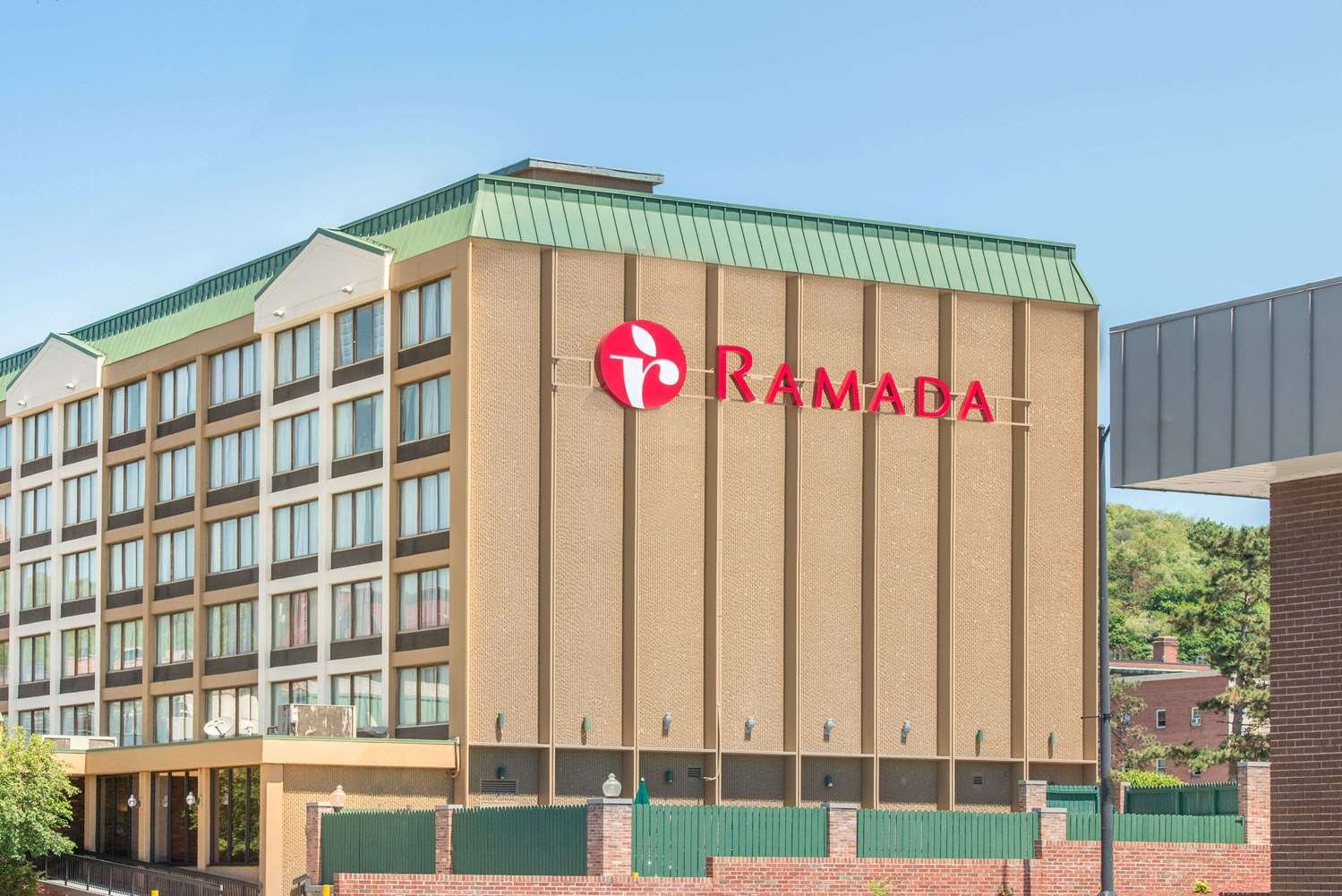 Ramada by Wyndham Cumberland Downtown-官方