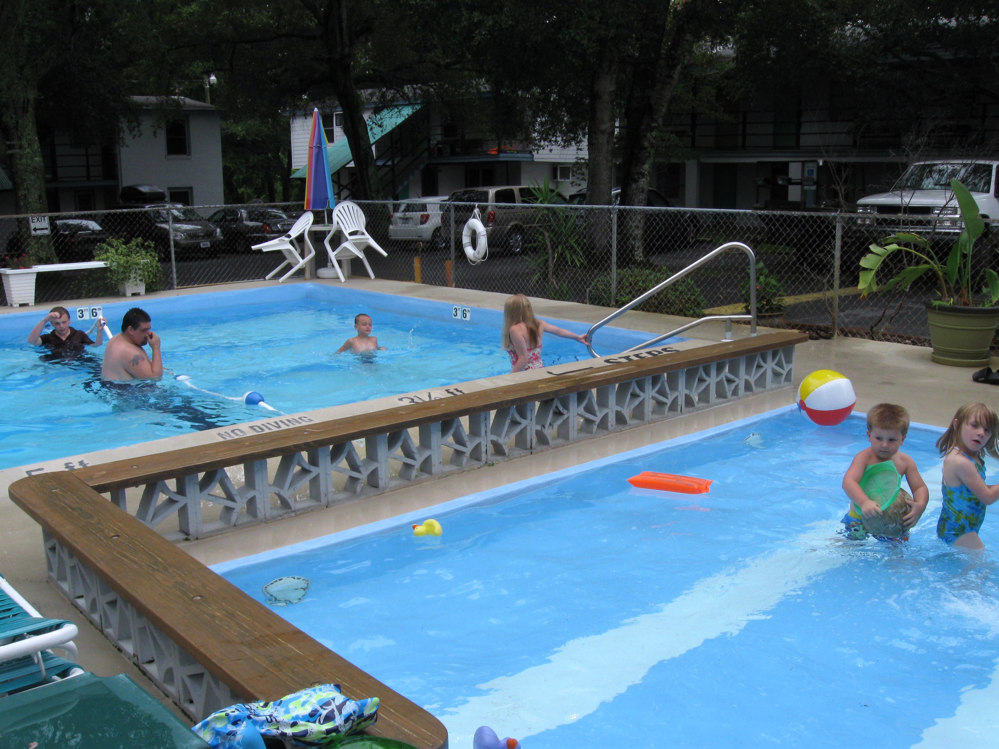 Captain's Cove Motel-泳池