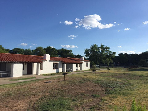 Balmorhea酒店住宿-San Solomon Spring Courts