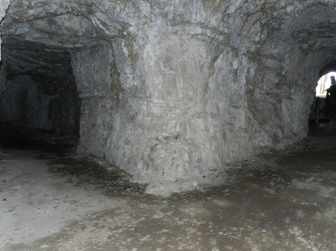 Caverna Damiano Chiesa-罗韦雷托必去景点