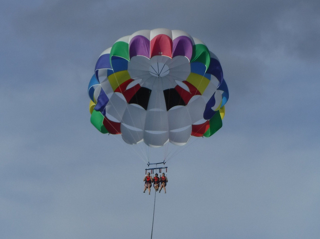 Parasailing Menorca景点图片