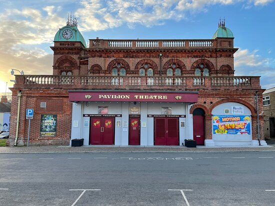 Pavilion Theatre & Bandstand Gorleston景点图片