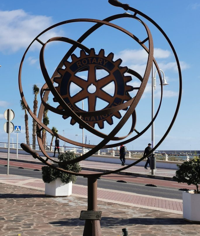 Escultura Rotary Club Melilla-梅利利亚必去景点