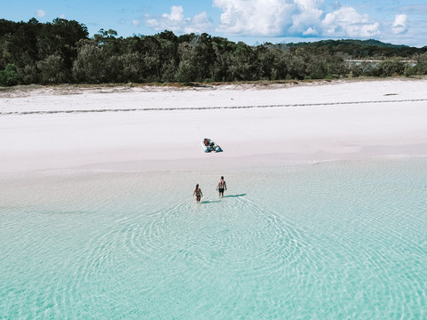 Fraser Island Boat Charters-赫维湾必去景点